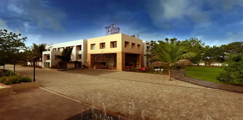Top3 Lords Resort
